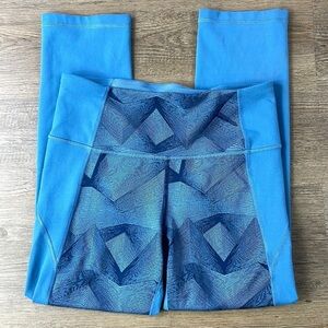 Under Armour Women’s Blue Crop Leggings, size small